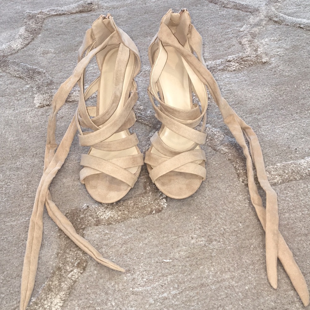 WILD DIVA LOUNGE - Nude lace up heels
